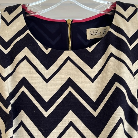 ELIZA J CHEVRON PATTERN SLEEVELESS DRESS NAVY/WHITE SIZE 10 - Picture 2 of 5